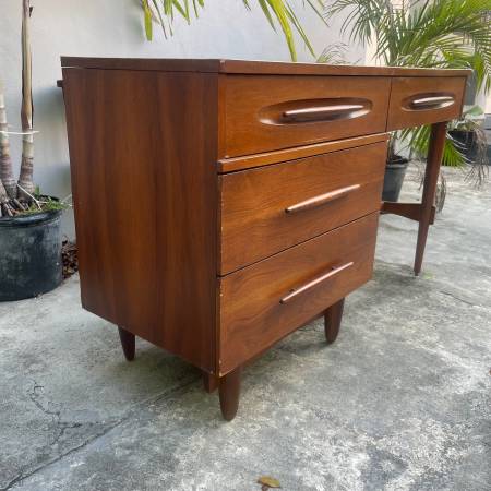 Vintage, Retro Mid Century Modern Desk With Faux Wood Laminate Top 1