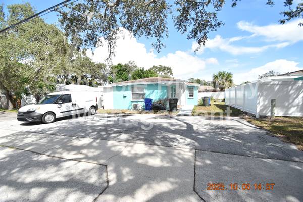 $1,395 / 2br - 401 Milwaukee Ave ~ Duplex recién pintado! ~ (Dunedin)63991226957315120