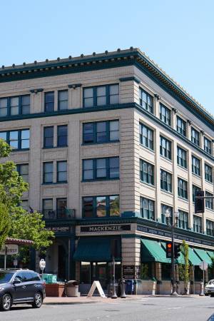 $1,710 / 733ft2 - Excellent Office Space in the Historic Heritage Building63914739394179120