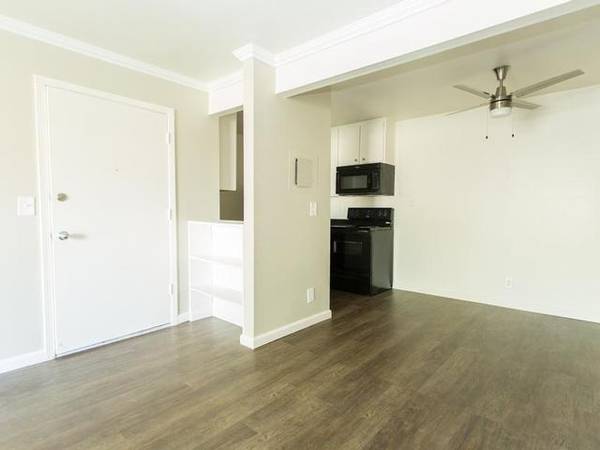$1,747 / 1br - 655ft2 - Carport, Assigned Covered parking, Large Patios and Balconies (329 West Carmen Lane)63695988796163122