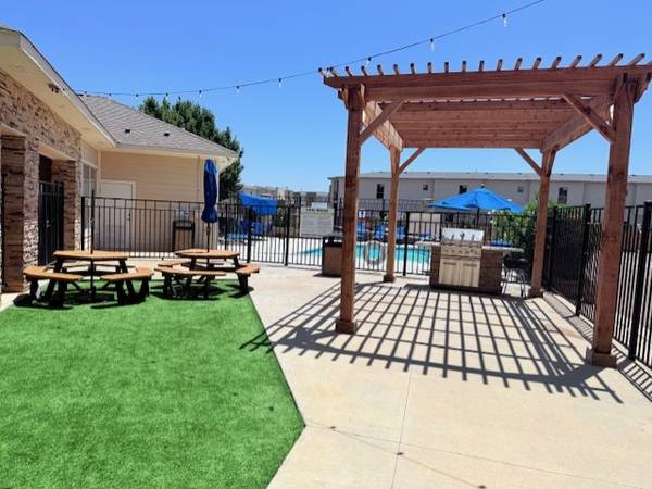 $1,449 / 3br - 1252ft2 - Stone Knights 3br 2bth - $250 OFF 1st Month (Laredo)63662003322371121