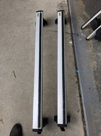 Thule roof rack for Prius with ARB47 Aerobars 1