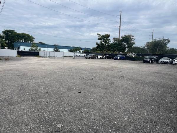 $17,500 / 11325ft2 - PATIO CERCADO + EDIFICIO DE 3,500SF + PUERTAS DE NAVE AMPLIAS - BIENVENIDO AUTOMOTRIZ (OAKLAND PARK, FL)63769617829505124