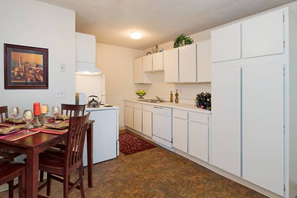 $985 / 1br - 635ft2 - Mountain Shadows (1005 Fontmore Rd. Colorado Springs, CO 80904)63658213613059122