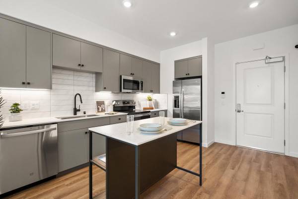 $3,530 / 2br - 1211ft2 - Eleve su estilo de vida, 2 habitaciones/2 baños - Sala con TV al aire libre y parrillas (petaluma)63797037634561121