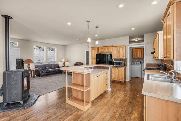 $575,000 / 3br - 1620ft2 - Home on 13.5 Acres, Bordering BLM with massive shop (Prineville)63839290797569124