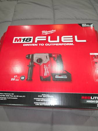 Milwaukee m18 hammer drill 1