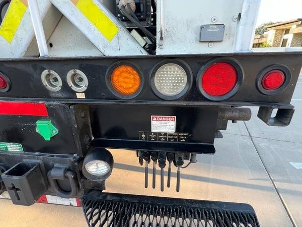 2013 International DuraStar 4300 - Photo 9
