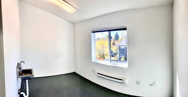$575 Workspace/Art Studio/Maximize Every Moment in the Light (The Zoo)64165798637955121