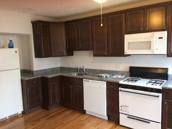 $2,300 / 2br - BIG 2 BEDROOM WITH PARKING IN GREAT BRIGHTON LOCATION (Brighton)63996545710210121