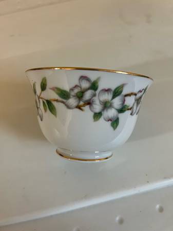 Beautiful 12 place setting of Fine China 1