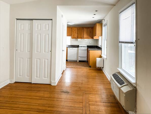 $1.195 Estudio con pisos de madera dura, ¡lavavajillas! 326 S 16th Street (Rittenhouse Square)63666781808769121