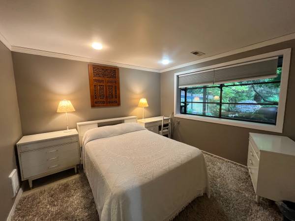 $1,600 / 1br - Furnished 1 Bedroom, 1 Bath Private Apartment in Lynnwood $1600 (Lynnwood)63891324981633120