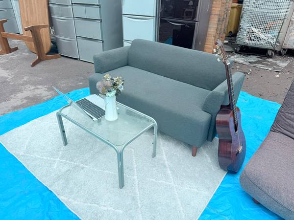 Selling a comfy couch - fits 2 1