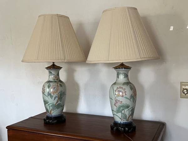 TWO ETHAN ALLEN TABLE LAMPS 1