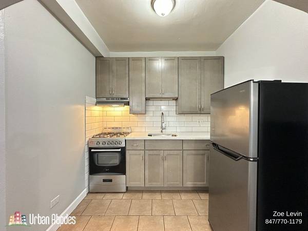 $1,295 / 1br - 700ft2 - NEWLY RENOVATED 1 Bedroom, 1 Bath in Rogers Park, Available: 10/1/2025 (Rogers Park)63898859518210124