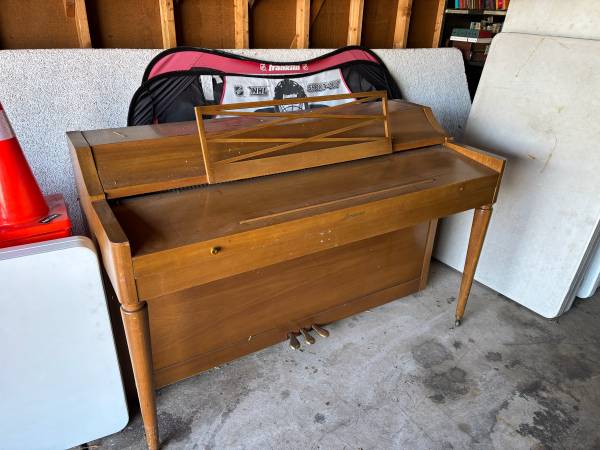 Upright Piano 1