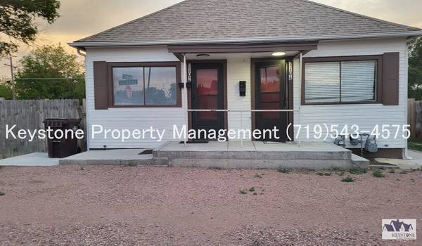 Pet Friendly! Small Dog Allowed - Duplex - 1 Bedroom/1 Bathroom/1 Car 1