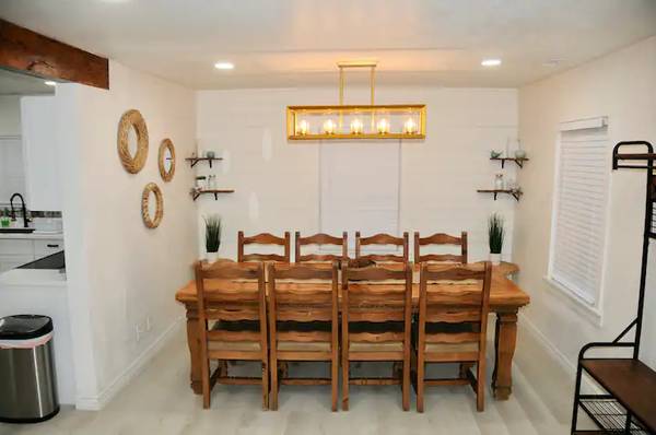 $3000.00 / 4br - The Farmhouse/Fully Furnished Home63968908435074121