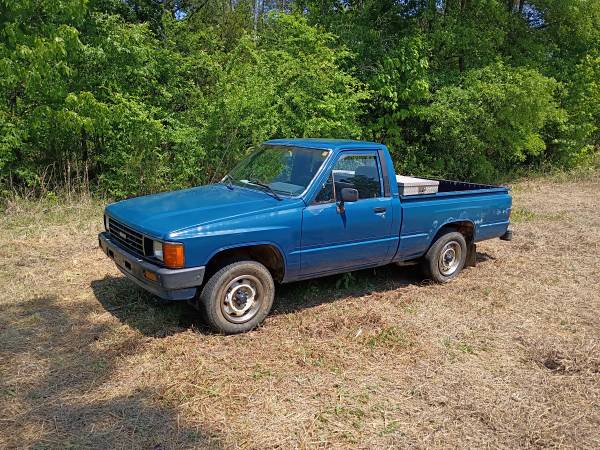 1986 Toyota Pickup Truck 2WD 1