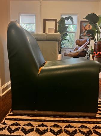 Modern Chair FREE ! 1