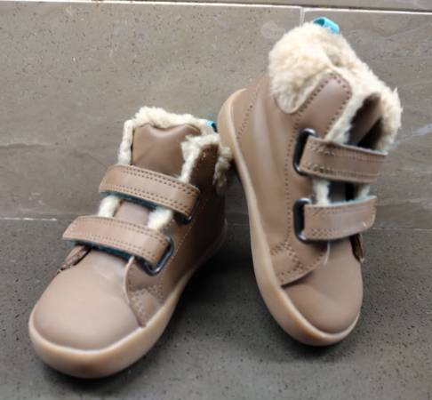 Toddler High Top / Boots - Size 6 1