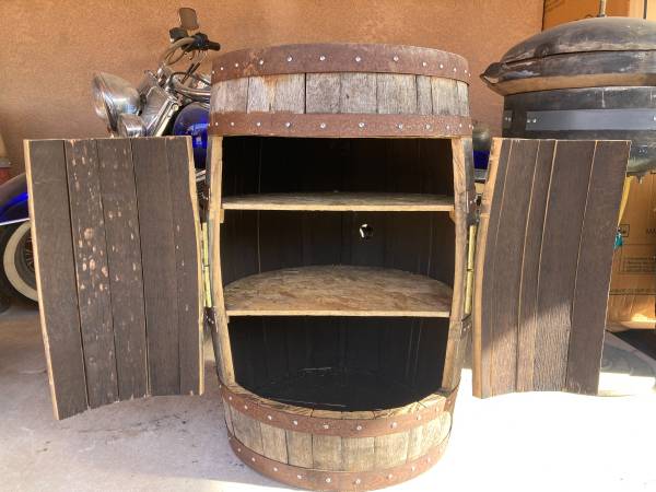 2 Whiskey barrel with shelves 1