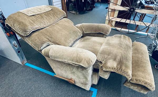 La-Z-Boy tan Chaise rocking recliner 1