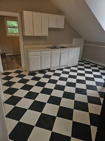 $1,020 / 1br - Spacious 3rd floor (Burlington)63992934800386122