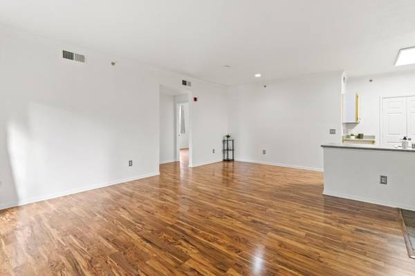 $2,200 / 2br - 1060ft2 - 2 Bd / 2 Bath - Villages of the Galleria (Roseville)63790714199297120