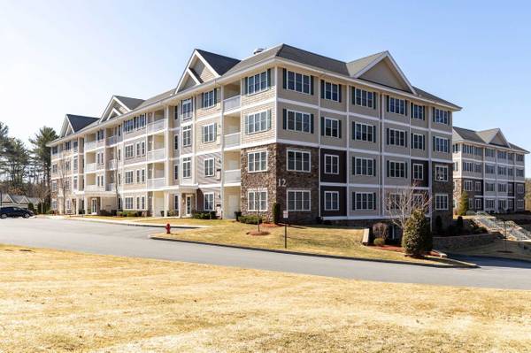 $1,400 / 1br - 1009ft2 - This beautiful Braemoor Woods condo unit is located on the 4th floor (Salem, NH)63932058394883123