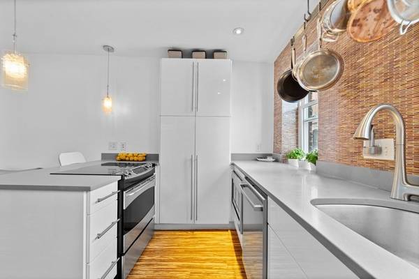 $3,675 / 1br - 1 BR Modern Penthouse w/ large private roofdeck North End! (North End)63655267924227122