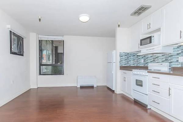 $1,350 / 365ft2 - Spacious SF Apartment w/ Gym, Rooftop, & Parking (mission district)63888989766403124
