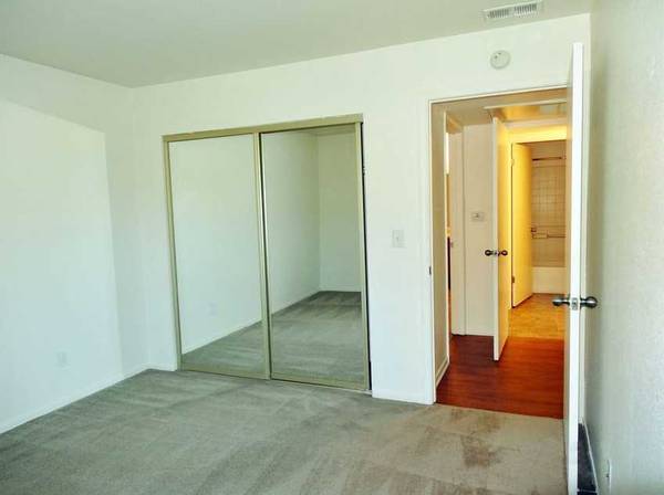 $1,700 / 2br - 890ft2 - Fall In Love With Our Community (Sacramento)63961338424835123