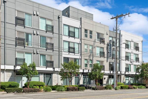 $1,805 / 1br - 404ft2 - European Styled Cabinetry, Smoke Free Community, Secured Access63852482982145121