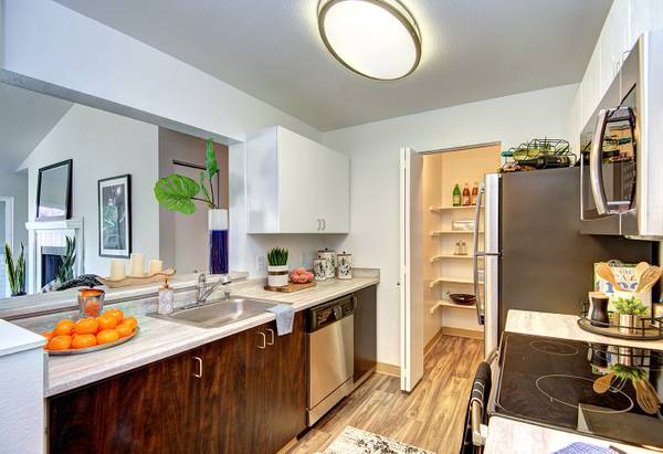 $1,745 / 1br - 700ft2 - 1/BD, Outdoor BBQs & Firepits, Situated in Kent! (25102 62nd Avenue South, Kent, WA)63891324698242124