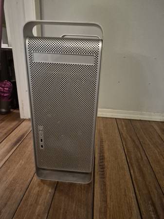 Hackintosh in a Mac Pro case, i5-12600KF 1