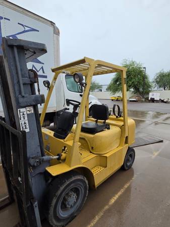 2000 caterpillar FG25K 1
