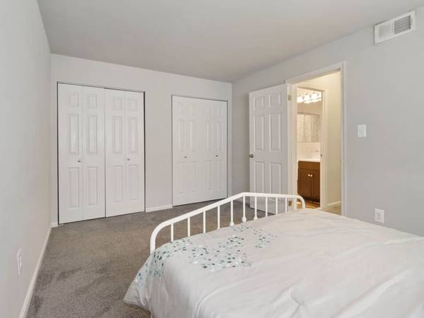 $1,394 / 2br - BBQ/Picnic Area, Central Heat/Air Conditioning, 2B/1B (109 G North Rock Glen Road, Baltimore, MD)63694780193795122