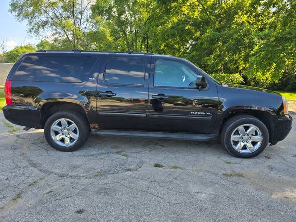 2011 GMC YUKON XL - $3,999 (ZION ILLINOIS)63618758906755123
