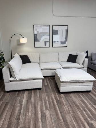 New In Box 5 Piece Boucle Cloud Modular Sectional Couch DELIVERY WITHIN A WEEK 1