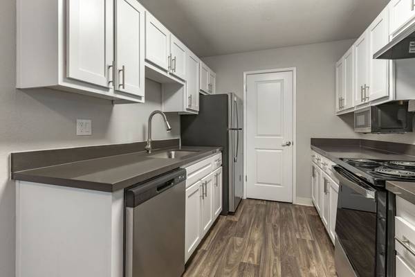 $2,725 / 1br - 710ft2 - Now Leasing! Remodeled 1Bedroom 1bath-Pool View. (san jose east)63785477177601124