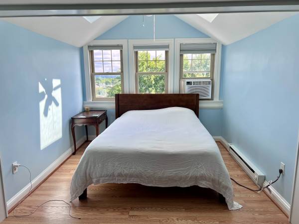 1br with private bath in Chestnut Hill, $1399/month 1