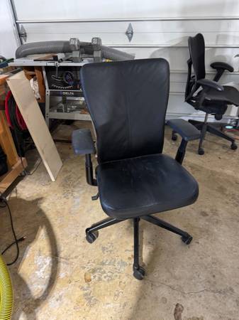 Task Chair 1
