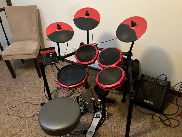 Alesis nitro max 1