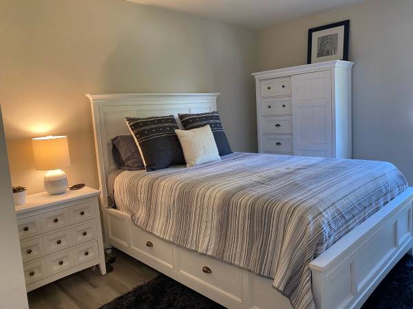 $1,650 / 3br - 1117ft2 - Furnished Room w/ Private Bath - Utilities Included (Walnut Creek)63880133697921121