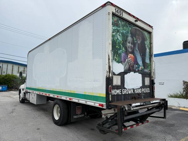 2015 Hino 258/268 - 26ft - Photo 6