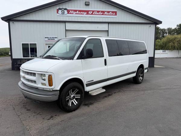 2000 Chevrolet Chevy Express 3500 (1 ton) **us9.com** 1