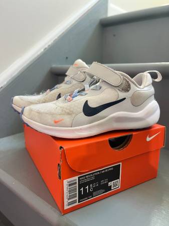Nike Revolution Size Child 11.5 1