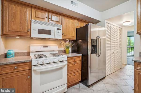 $1,350 / 1br - 860ft2 - Conducive, Spacious and cozy condo (Reston)63843415986945124